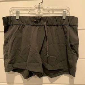 Lululemon stroll at sunset 3” short